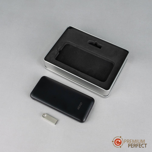 GF4-พาวเวอร์แบงค์-แฟลชไดร์ฟ (1) | โรงงาน แบตสำรอง power bank ชื่อรุ่นสินค้า: PB - EL – E33 วัสดุสินค้า: พลาสติก ABS ขนาดสินค้า: 148 x 66 x 16 mm น้ำหนัก: 223.4 g สีสินค้า: ดำ ขาว รูปแบบโลโก้: สกรีน / พิมพ์ UV Offset Capacity: 10,000 mAh Battery: Li-polymer Input: Input (Micro) : 5V/2A Input (type-C) : 5V/2A Output (USB1 / 2) : 5V/2.4A แสดงผล: ระดับไฟ 4 จุด อุปกรณ์เสริม: สายชาร์จ Type-C USB คู่มือการใช้งาน ด้านชำระภาษี: มาตรฐานอุตสาหกรรม (มอก.)