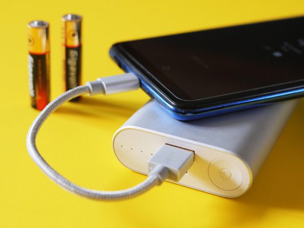 โทรศัพท์มือถือเสียบสายชาร์จpowerbank