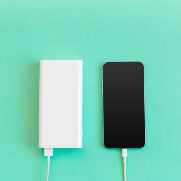 อย่างที่เรารู้กันดีว่า ในปัจจุบันตลาด Gadget หรืออุปกรณ์เสริมทางด้านไอทีนั้น เป็นตลาดที่มีแบรนด์ใหม่ๆ ผุดขึ้นมาอยู่เสมอ เราจะเห็นแบรนด์ขนาดเล็กมากมาย ซึ่งการที่มีแบรนด์ Gadget เหล่านี้ออกมามากมายมีทั้งข้อดีและข้อเสียแตกต่างกันออกไป อย่างข้อดีที่เห็นได้อย่างชัดเจนก็คือ ผู้ใช้งานหรือผู้บริโภคมีตัวเลือกในการเลือกซื้อสินค้าและใช้บริการมากยิ่งขึ้น อีกทั้งราคาโดยเฉลี่ยของอุปกรณ์เหล่านี้แต่ละประเภทนั้นก็ต่ำลงด้วย ส่วนข้อสังเกตหรือข้อเสียที่เห็นได้ชัดเช่นเดียวกัน