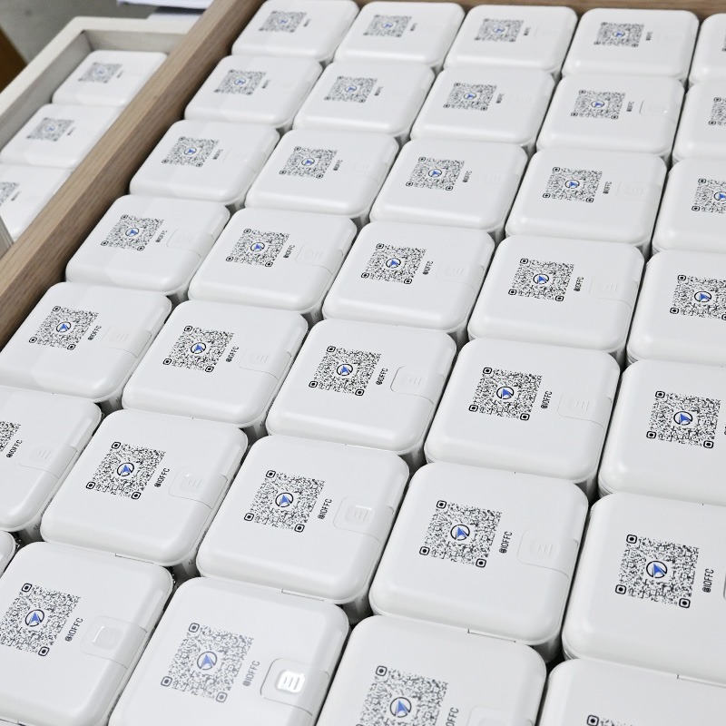 why-travelers-prefer-compact-power-bank-over-large why-travelers-prefer-compact-power-bank-over-large